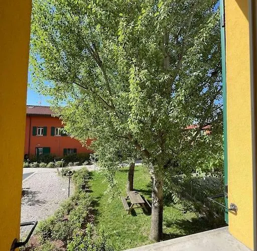 Tra Il Centro E La Campagna Bolognese * בולוניה